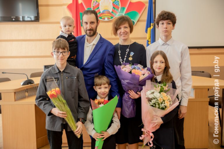 Счастье в любви и творчестве: гомельчанке Татьяне Васильевой вручили орден Матери