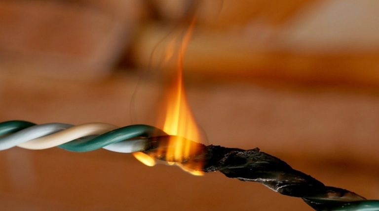 Электропроводка — одна из возможных причин пожара