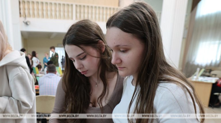 «Дать возможность заработать в студотрядах, лагерях». Гомельский облисполком о летней занятости подростков