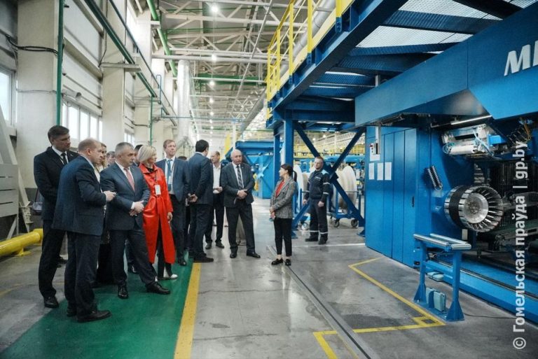 Зніжаныя мытныя пошліны і дэмакратычныя цэны: прадпрыемствы горада Сарань наведала дэлегацыя Гомельскай вобласці