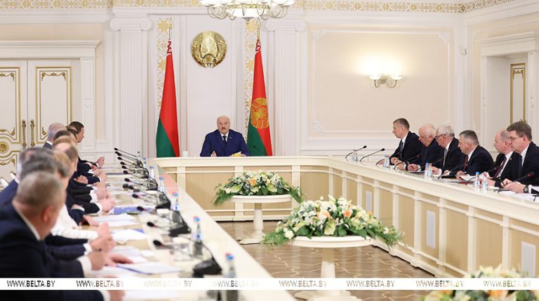«Золото буквально под ногами». Лукашенко актуализировал задачи по обращению с отходами