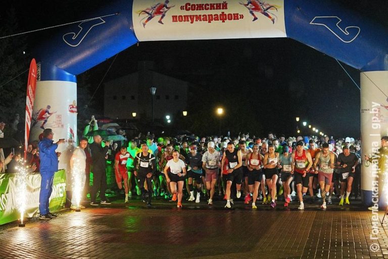 Бегом к победе: в Гомеле прошел традиционный «Сожский полумарафон»