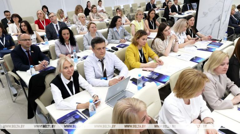 Выездные студии, клуб редакторов, «Золотая литера». Второй день медиафорума стартует в Гомеле