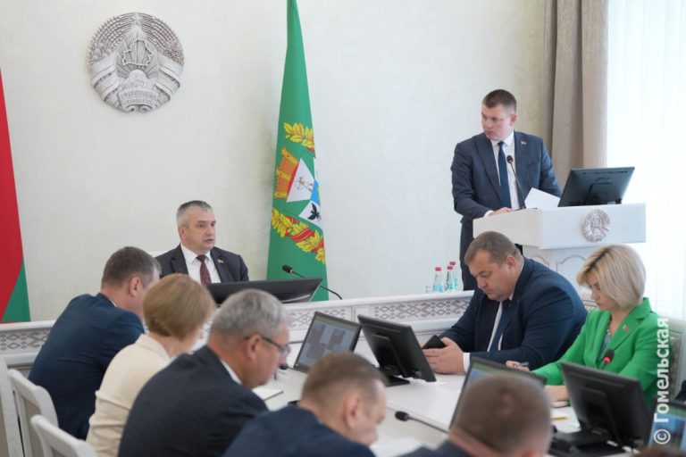 На апаратнай нарадзе аблвыканкама абмеркавалі пытанні навядзення парадку на зямлі і ход палявых работ