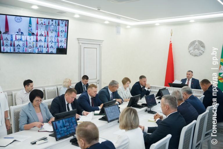 На аппаратном совещании в облисполкоме обсудили вопросы благоустройства и готовность учреждений образования к учебному году