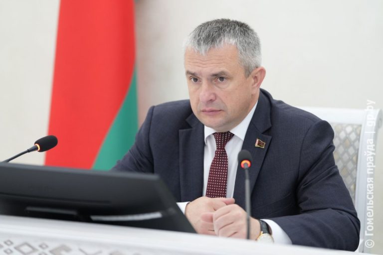 Жатва зерновых началась. На совещании в облисполкоме обсудили особенности начала страды, готовность техники, другие вопросы АПК