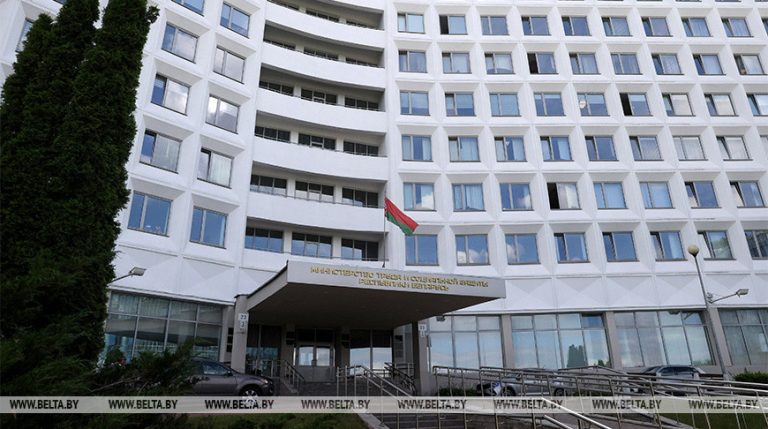 Какую помощь соцслужбы могут оказать пострадавшим от непогоды, рассказали в Минтруда