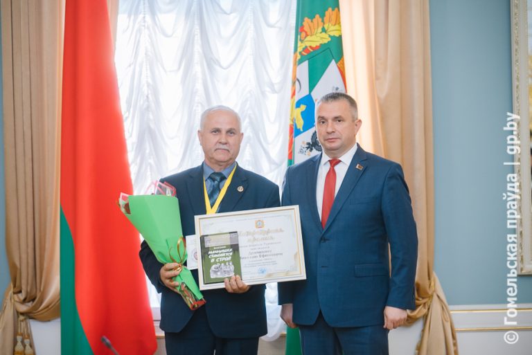 Председатель облисполкома вручил заслуженные награды лауреатам литературной премии имени Кирилла Туровского