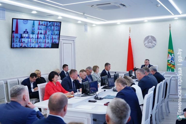 На апаратнай нарадзе ў аблвыканкаме абмеркавалі пытанні добраўпарадкавання, ацанілі гатоўнасць жывёлагадоўчых аб’ектаў да зімы