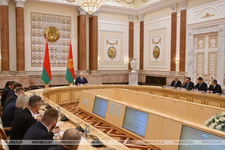 «Дайте сценарий! Я готов курировать это». Лукашенко о цикле фильмов про 1000-летнюю историю Беларуси