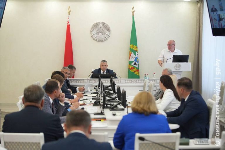 Совещание по вопросам строительства провел председатель облисполкома Иван Крупко