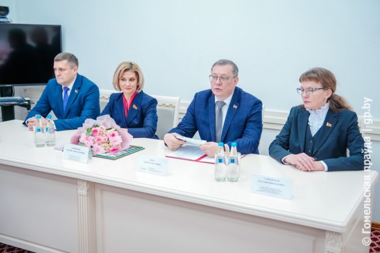 Председатель Верховного Суда Беларуси Андрей Швед представил коллективу нового руководителя экономического суда Гомельской области