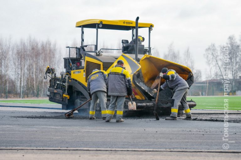 На Гомельщине планируют отремонтировать более семи миллионов квадратных метров улично-дорожной сети и свыше 2300 придомовых территорий