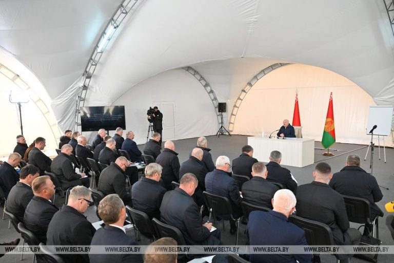 Лукашенко предложил пересмотреть подходы к наполнению и реализации программы «Один район — один проект»