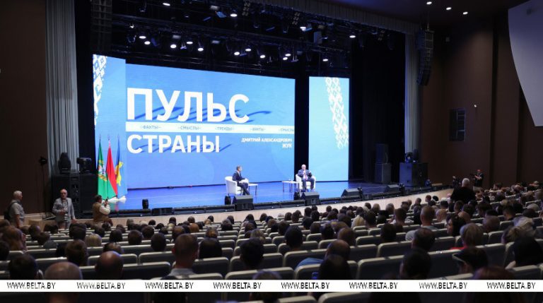 Серыялы пра беларусаў, рэпарцёры з народа і падлеткі ў сацсетках. Пра што спыталі гамяльчане ў Жука